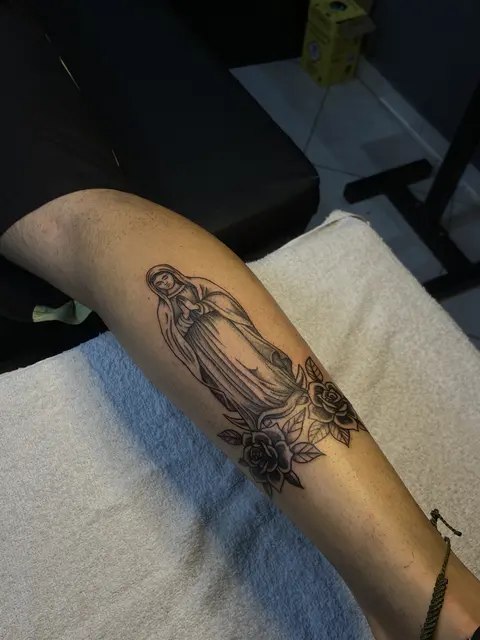 Virgem com rosa, Old school